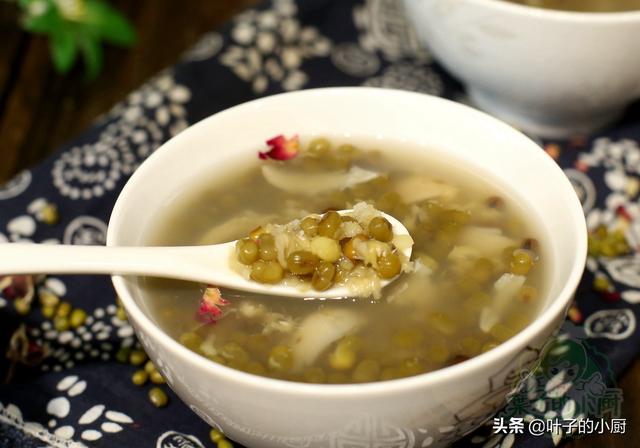 Cách nấu chè đậu xanh giải nhiệt ngày nóng, đậu nở nhanh trong 10 phút - 1