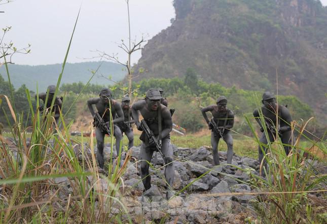 Xem lính Đặc công Quân khu 1 rèn ‘bản lĩnh thép’ - 2