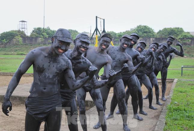 Xem lính Đặc công Quân khu 1 rèn ‘bản lĩnh thép’ - 8