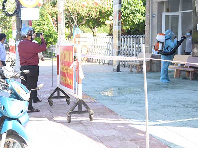 2 bác sĩ và 1 điều dưỡng ở Tiền Giang dương tính với SARS-CoV-2 - 1