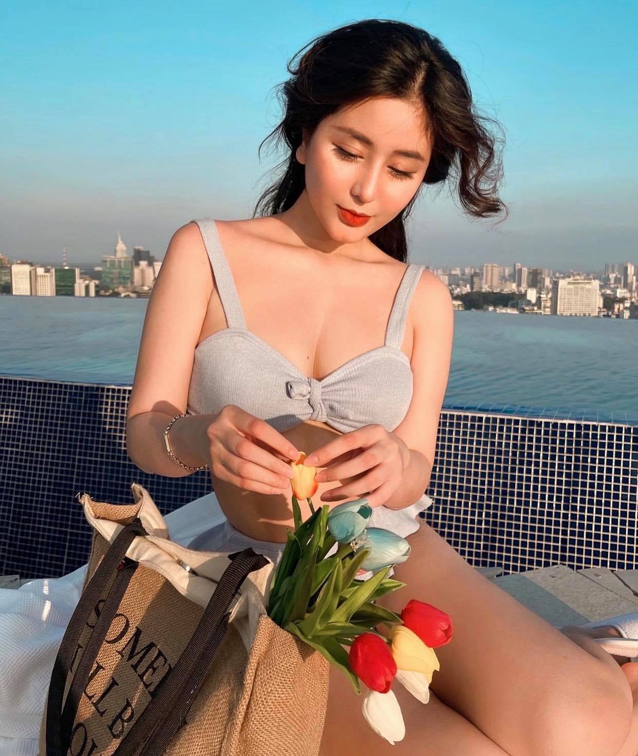 Khoe "body ác quỷ" nhưng nữ sinh hot nhất Sài thành bị đồn thổi vì gương mặt lạ lẫm - 4