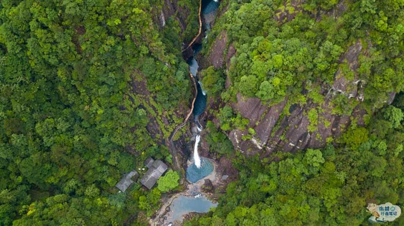 Sửng sốt trước khe núi hàng trăm triệu năm tuổi, hàng trăm “ổ gà” bên trong - 3