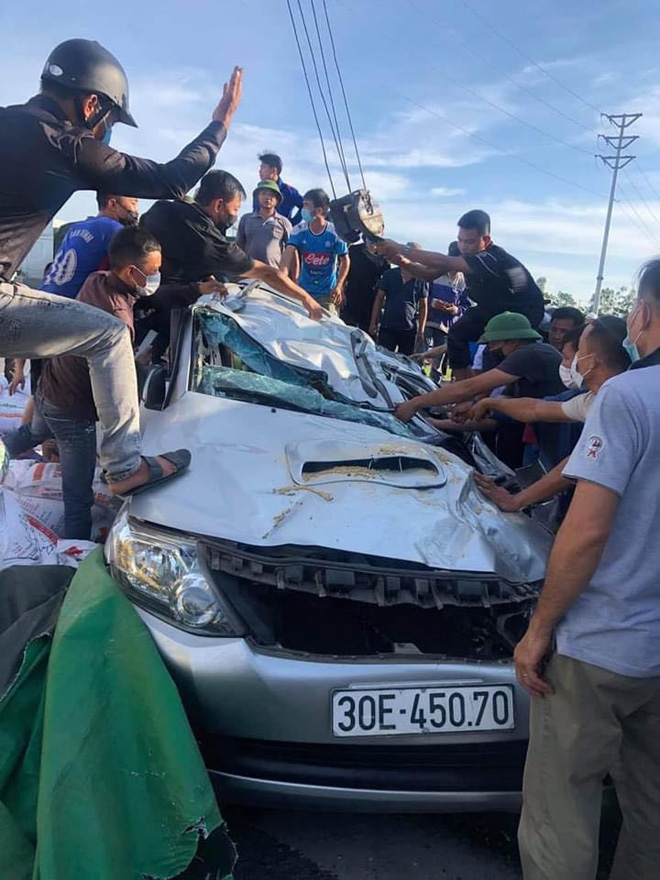 Công an thông tin vụ tai nạn xe tải đè bẹp ô tô con ở Hưng Yên - 2