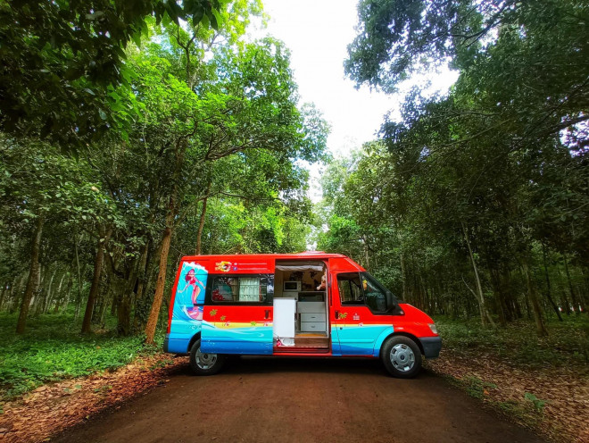 Hành trình xuyên Việt trên xe tải di động của cặp đôi 9x - 9