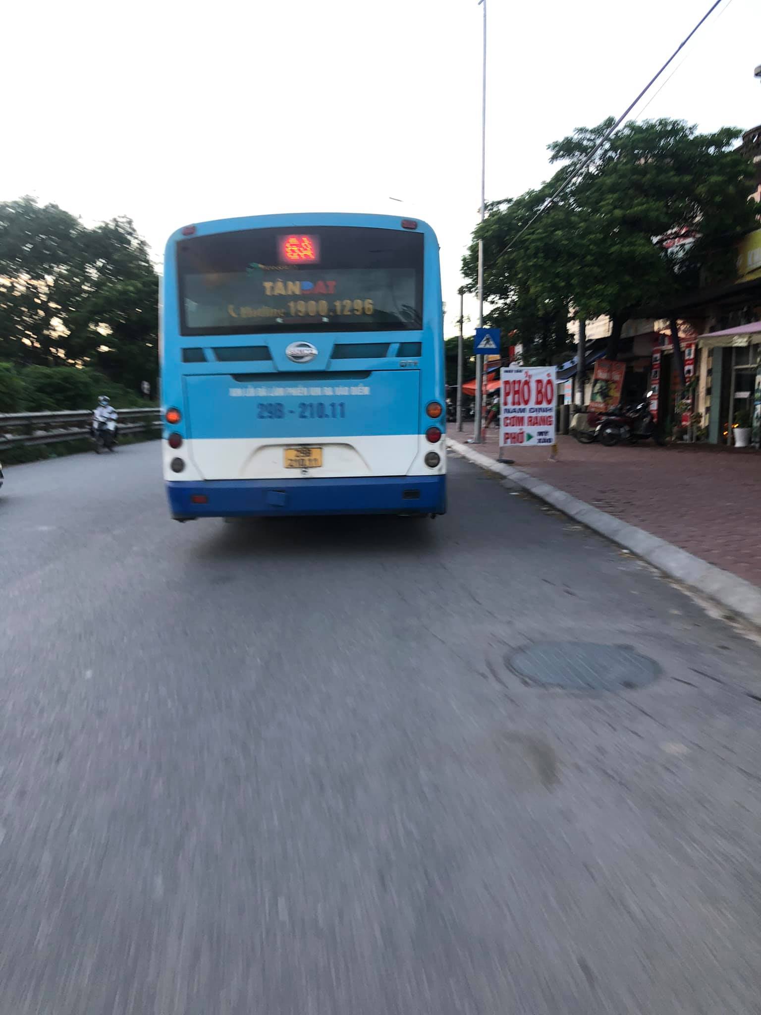 HN: Nam thanh niên bị tai nạn và hành động bất ngờ của tài xế xe buýt - 3