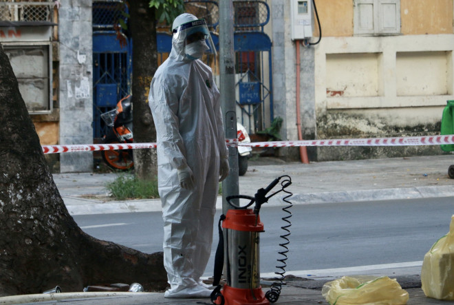 Phong toả nhiều điểm ở trung tâm Hà Nội khi phát hiện các ca dương tính SARS-CoV-2 - 11