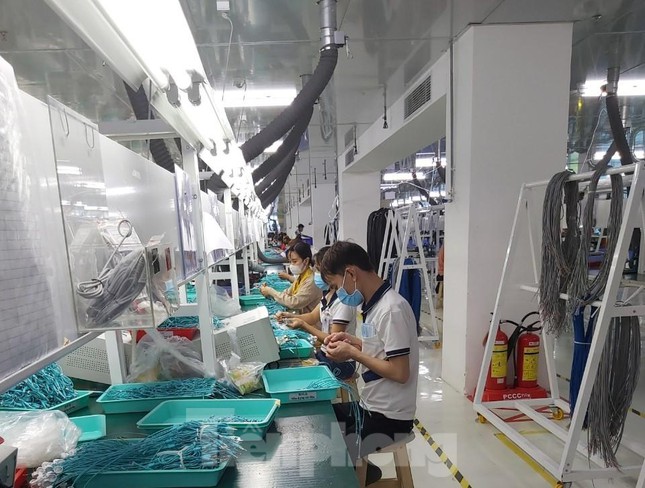 Tin mới vụ công nhân phá cổng công ty tháo chạy vì sợ lây dịch ở Bình Dương - 4