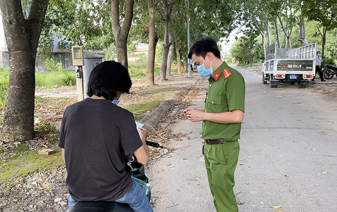 Đi câu cá để “xả stress”, nhiều cần thủ ở TP.HCM bị phạt tiền triệu - 3