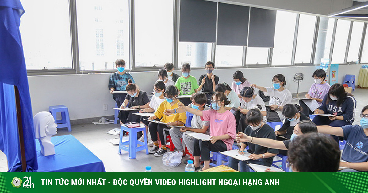 Trường đại học 'xoay như chong chóng' trong tuyển sinh - Vimarsana News