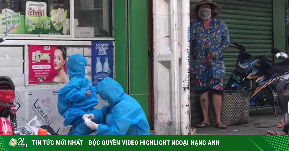 Bà nội đứng từ xa khóc nhìn cháu đi cách ly - Vimarsana News