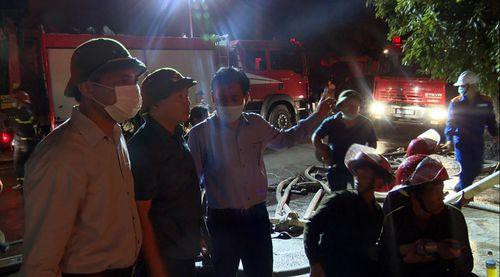 Cháy lớn trong đêm tại kho chứa lốp xe cụm công nghiệp ở TP Hạ Long - 6