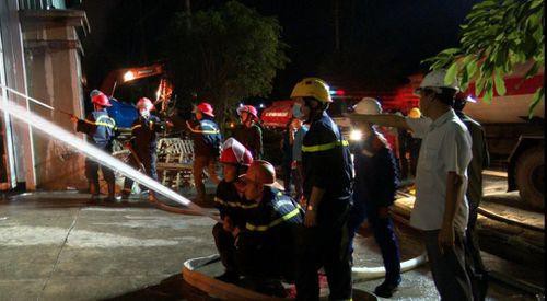 Cháy lớn trong đêm tại kho chứa lốp xe cụm công nghiệp ở TP Hạ Long - 5