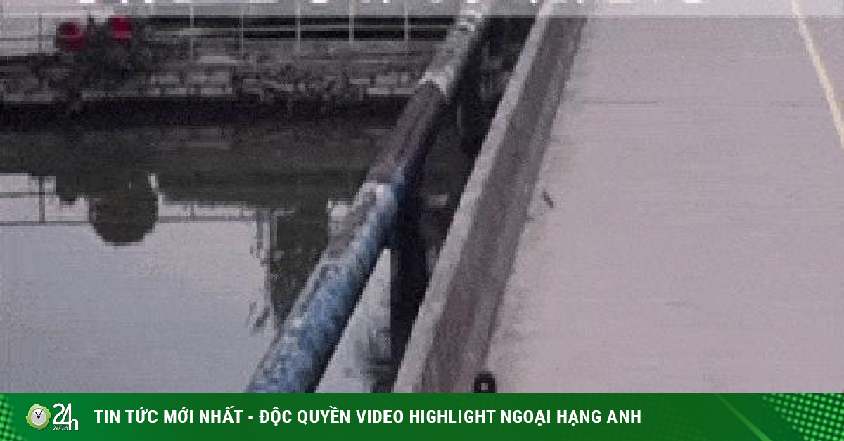 Mẹ bỏ con trên cầu rồi nhảy thẳng xuống dưới, hình ảnh camera ghi lại gây bàng hoàng