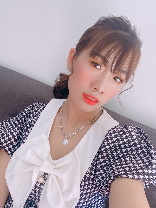 Bỏ học, cô sinh viên quản trị kinh doanh bán nước hoa online thu nhập cao - 1