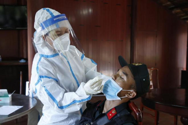 Bộ Công an tăng cường cho Bình Dương 550 quân để chống COVID-19 - 3