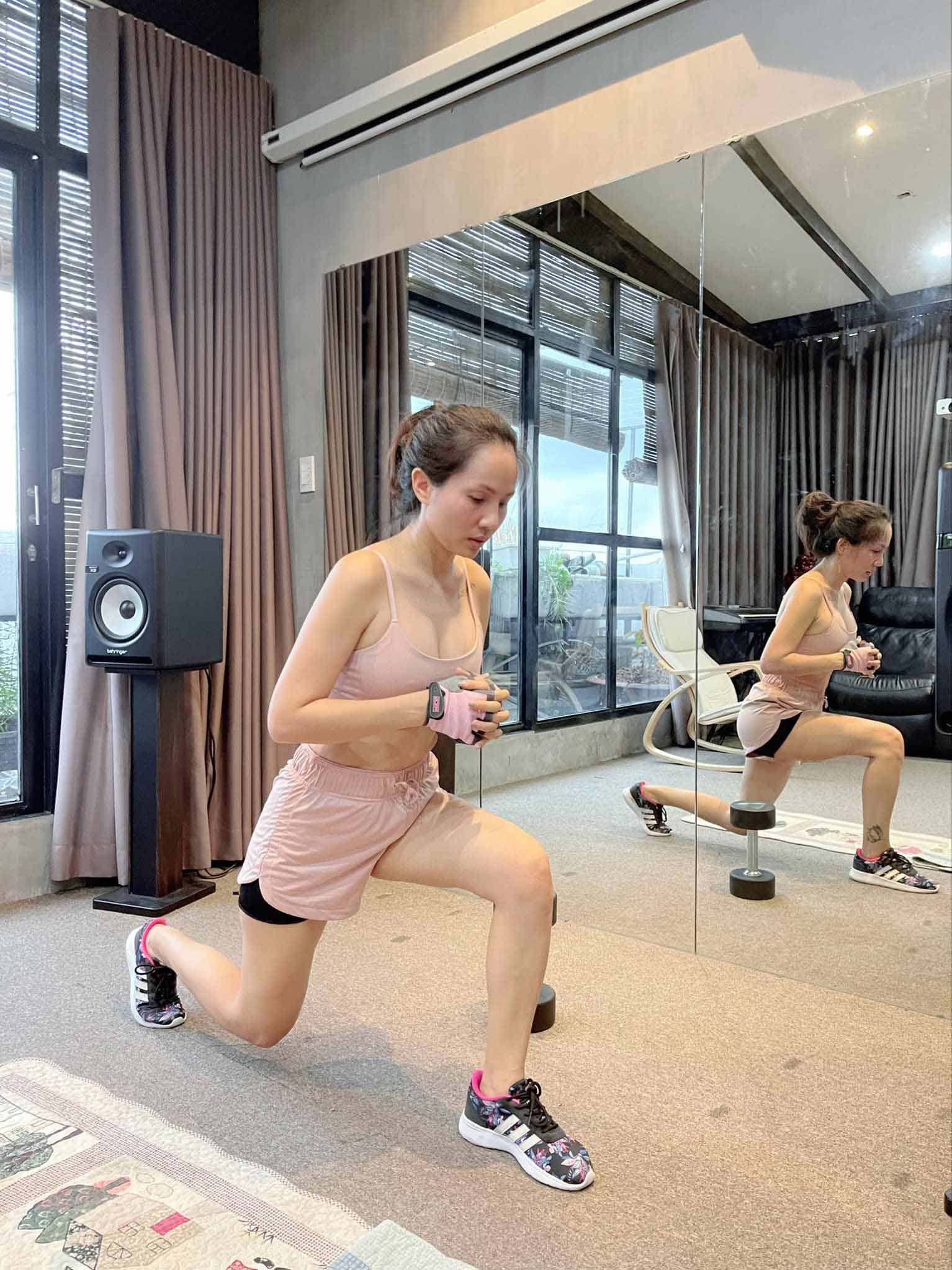 Vợ ca sĩ Hoàng Bách: “Tôi chăm tập nên body được chồng khen đẹp” - 4