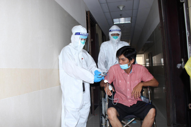 Giáp mặt hàng nghìn F0 trong "căn cứ địa" điều trị COVID-19 - 7
