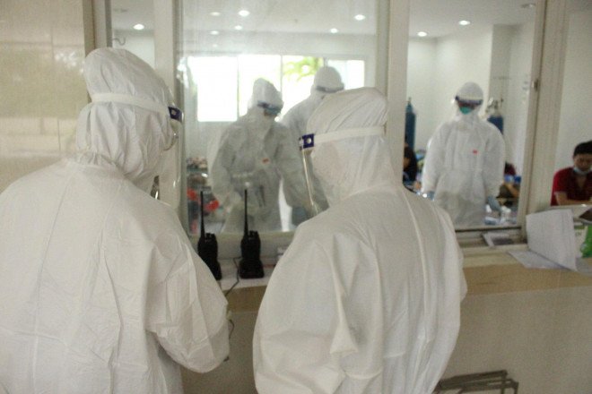 Giáp mặt hàng nghìn F0 trong "căn cứ địa" điều trị COVID-19 - 9