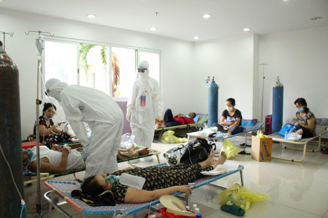 Giáp mặt hàng nghìn F0 trong "căn cứ địa" điều trị COVID-19 - 12