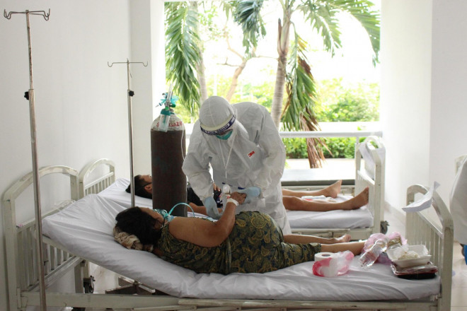 Giáp mặt hàng nghìn F0 trong "căn cứ địa" điều trị COVID-19 - 13