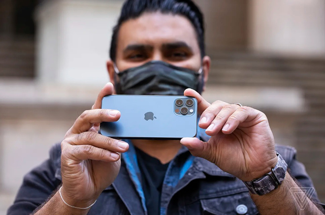 iPhone 12 Pro đang giảm giá, nên mua lúc này hay chờ iPhone 13 Pro? - 1