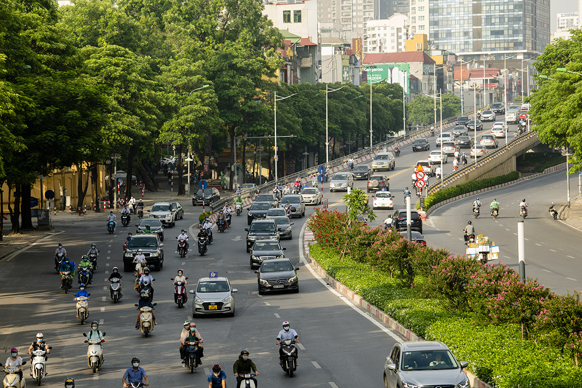 Công điện số 15 đã được thực hiện trên đường phố Hà Nội và đây là một phần của sự phát triển của thành phố. Hãy xem ảnh để tận hưởng vẻ đẹp của đường phố và cảm nhận sự thay đổi của thành phố Hà Nội.