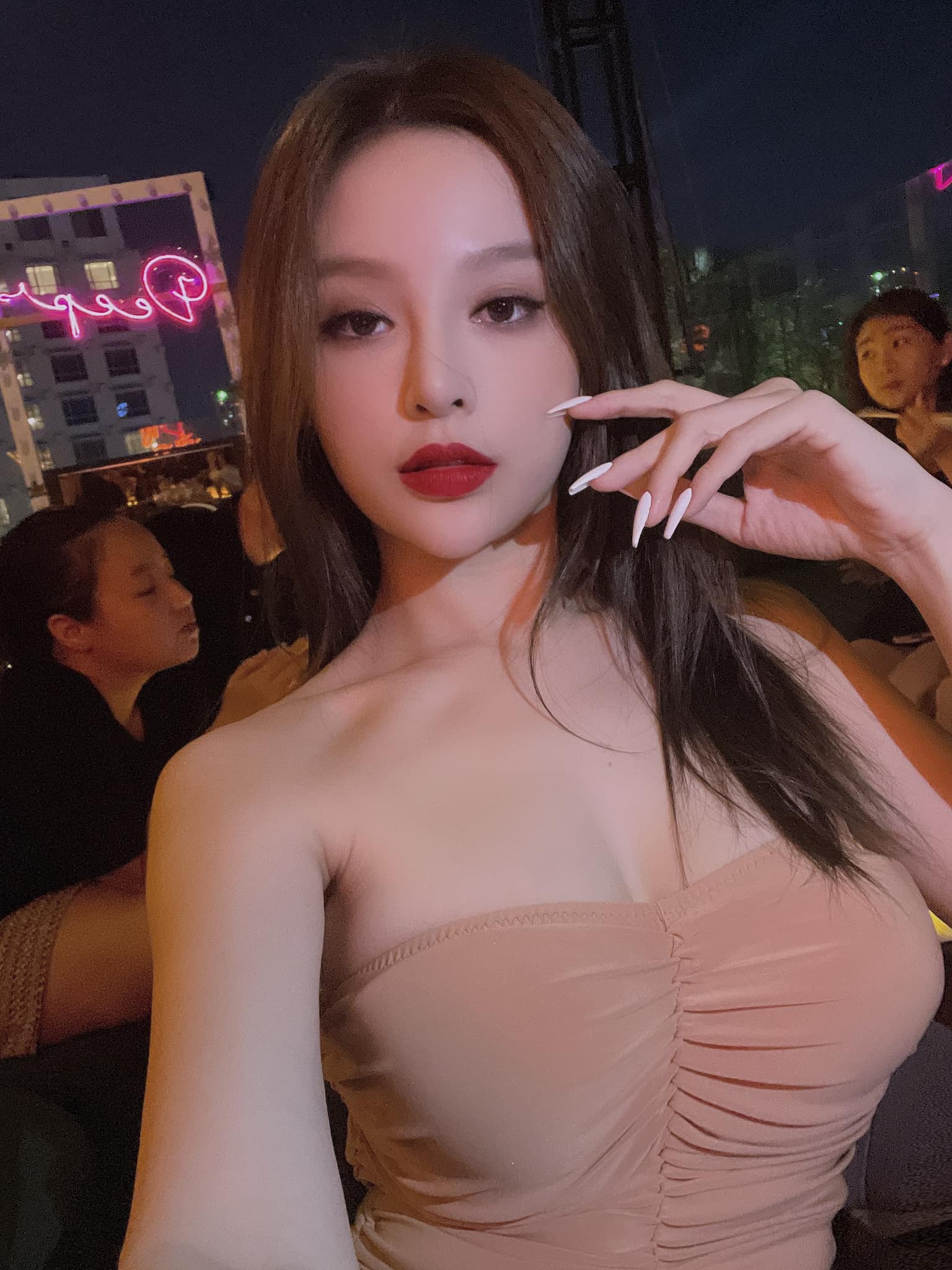 “Đệ nhất hot girl Hà thành” gây bất ngờ vì vòng 1 “biến hoá” thất thường - 7