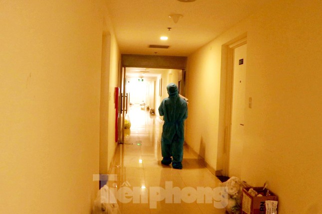 Theo chân bác sĩ chăm sản phụ mắc COVID-19 ở bệnh viện dã chiến lớn nhất TP.HCM - 6