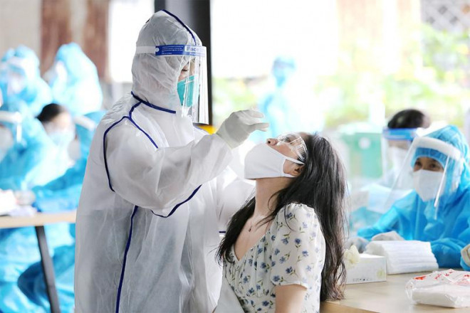Ưu tiên tối đa về vaccine, thiết bị cho TP.HCM - 1