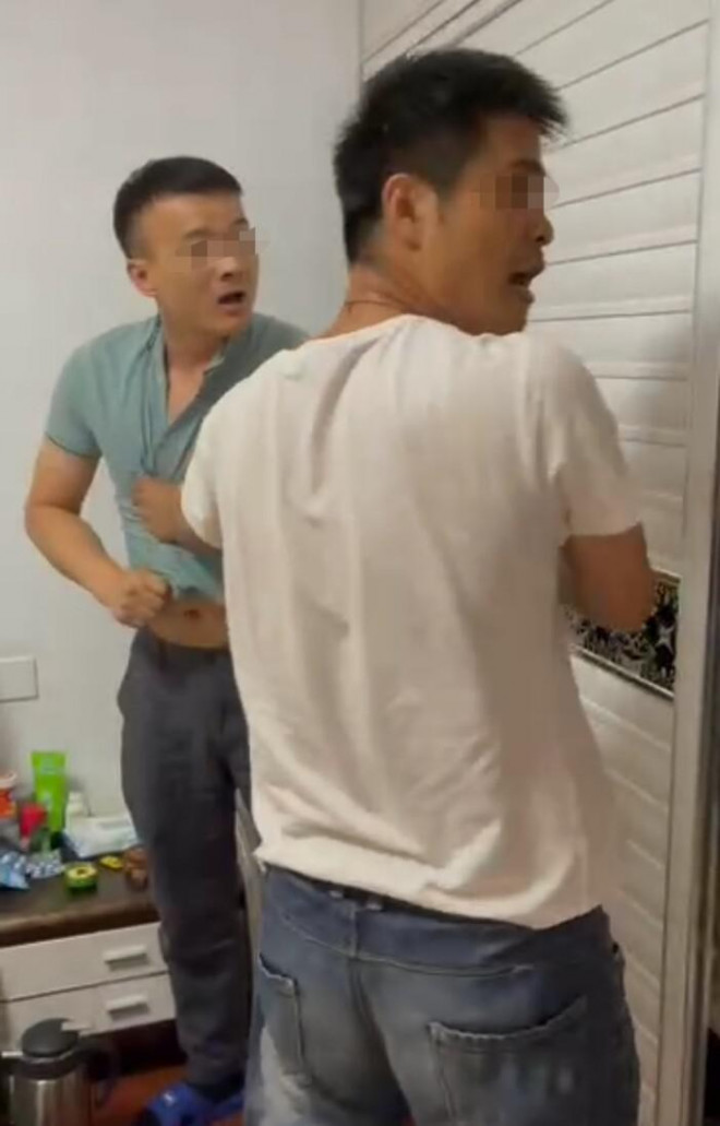 Bị bắt gian ngay tại nhà, vợ thản nhiên đứng đắp mặt nạ, bồ cũ của chồng bất ngờ &#34;bóc phốt&#34; - 1