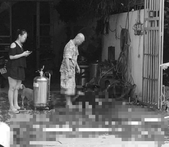 Nổ bình tạo bọt rửa xe, 1 phụ nữ tử vong - 1