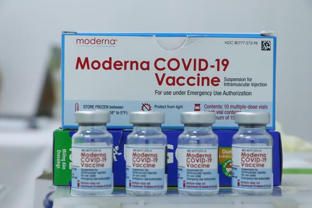 Bà lão xin… nghỉ học để cùng chồng đi chích ngừa vắc xin COVID-19 - 6