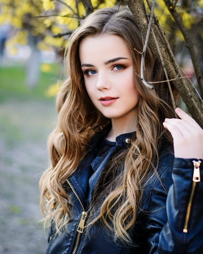“Bé gái xinh nhất nhì châu Âu” tuổi 16 “thay da đổi thịt” gây bất ngờ - 5
