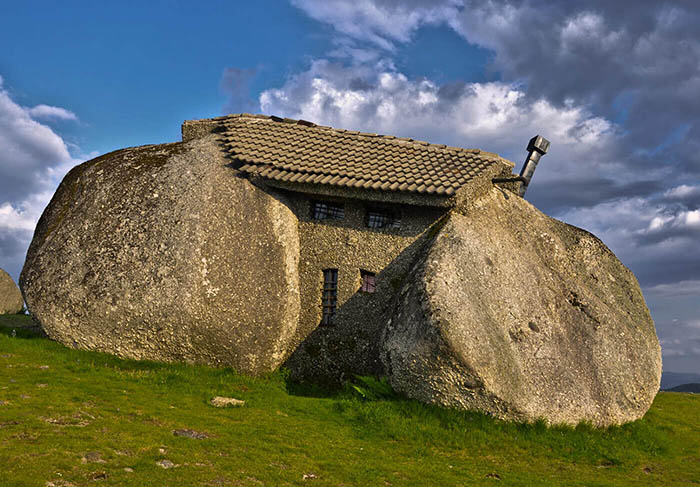 Ngôi nhà nằm trong tảng đá độc nhất vô nhị ở Bồ Đào Nha - 3