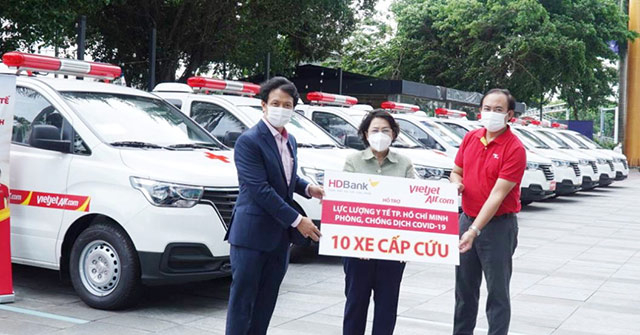 Tập đoàn Sovico trao tặng 10 xe cứu thương cho Sở Y tế TP.HCM - Vimarsana News