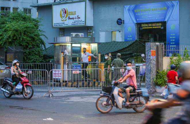 CLIP: Phong toả 2 toà chung cư với hơn 4.000 cư dân liên quan 3 ca dương tính SARS-CoV-2 - 3
