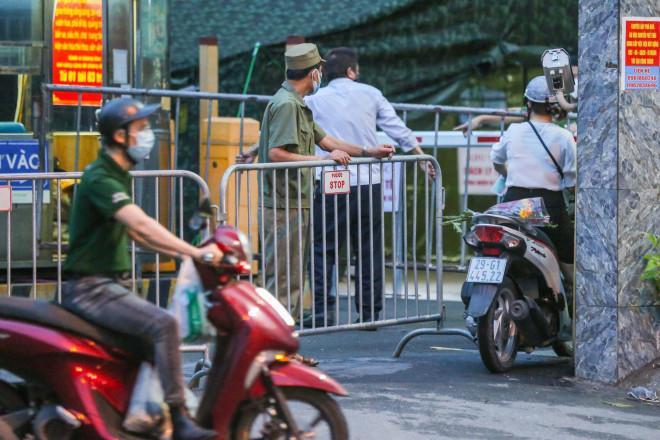 CLIP: Phong toả 2 toà chung cư với hơn 4.000 cư dân liên quan 3 ca dương tính SARS-CoV-2 - 4