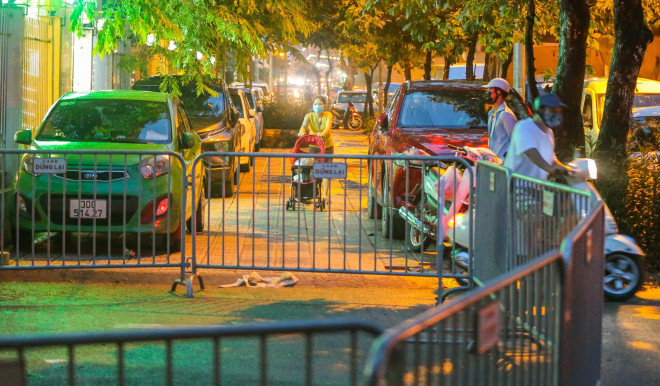 CLIP: Phong toả 2 toà chung cư với hơn 4.000 cư dân liên quan 3 ca dương tính SARS-CoV-2 - 8