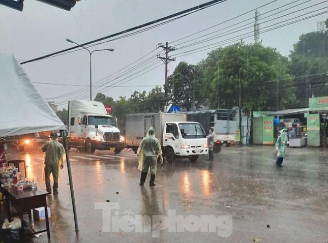 Những hình ảnh ‘biết nói’ ở vùng dịch Bình Dương - 4