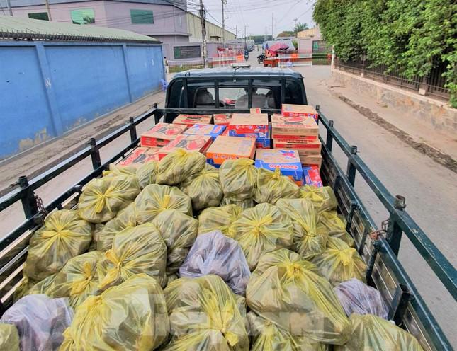 Những hình ảnh ‘biết nói’ ở vùng dịch Bình Dương - 10