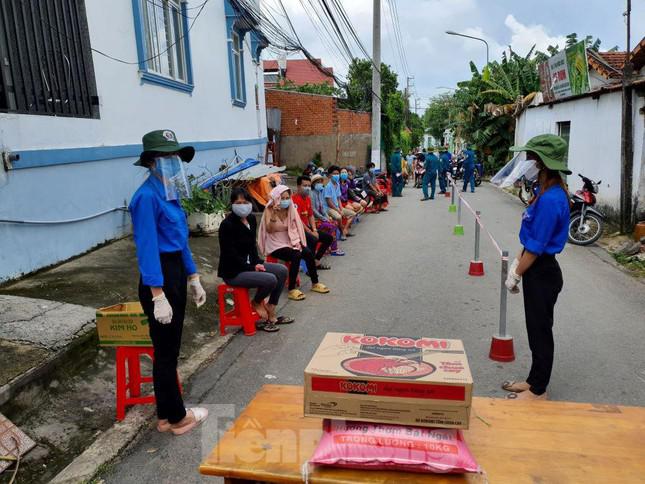 Những hình ảnh ‘biết nói’ ở vùng dịch Bình Dương - 11