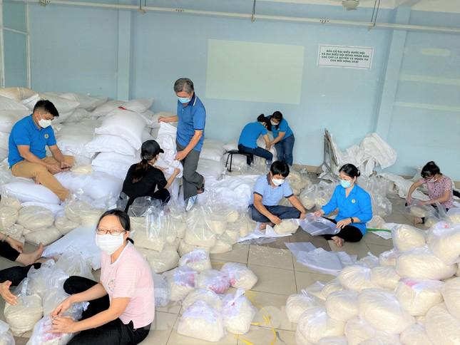 Những hình ảnh ‘biết nói’ ở vùng dịch Bình Dương - 7