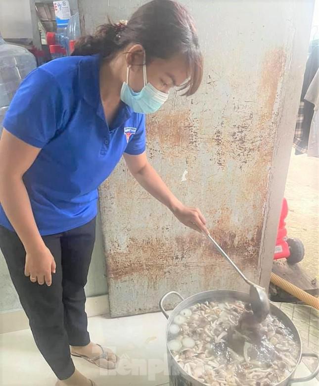 Những hình ảnh ‘biết nói’ ở vùng dịch Bình Dương - 15