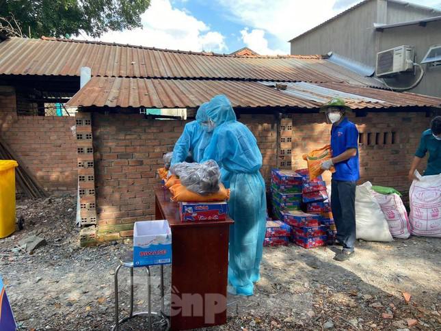 Những hình ảnh ‘biết nói’ ở vùng dịch Bình Dương - 14