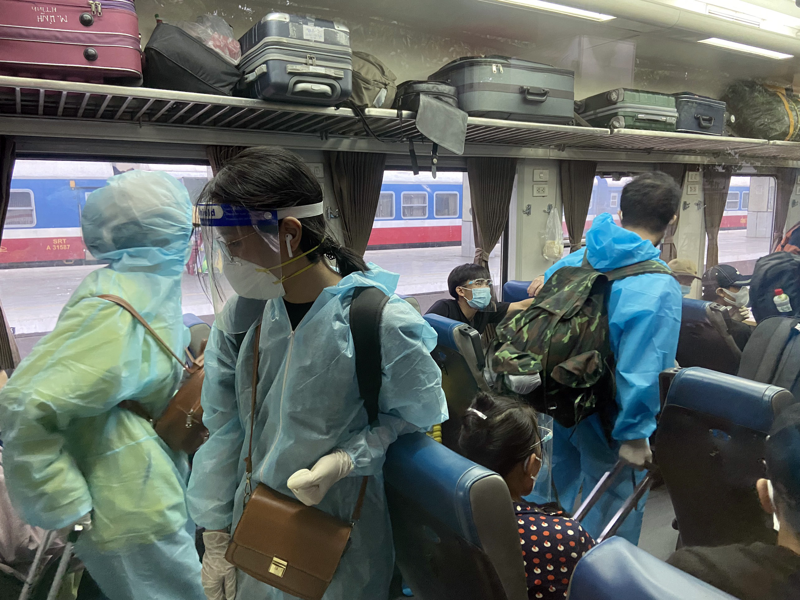 720 người Hà Tĩnh rời TP.HCM trên chuyến tàu đặc biệt - 16