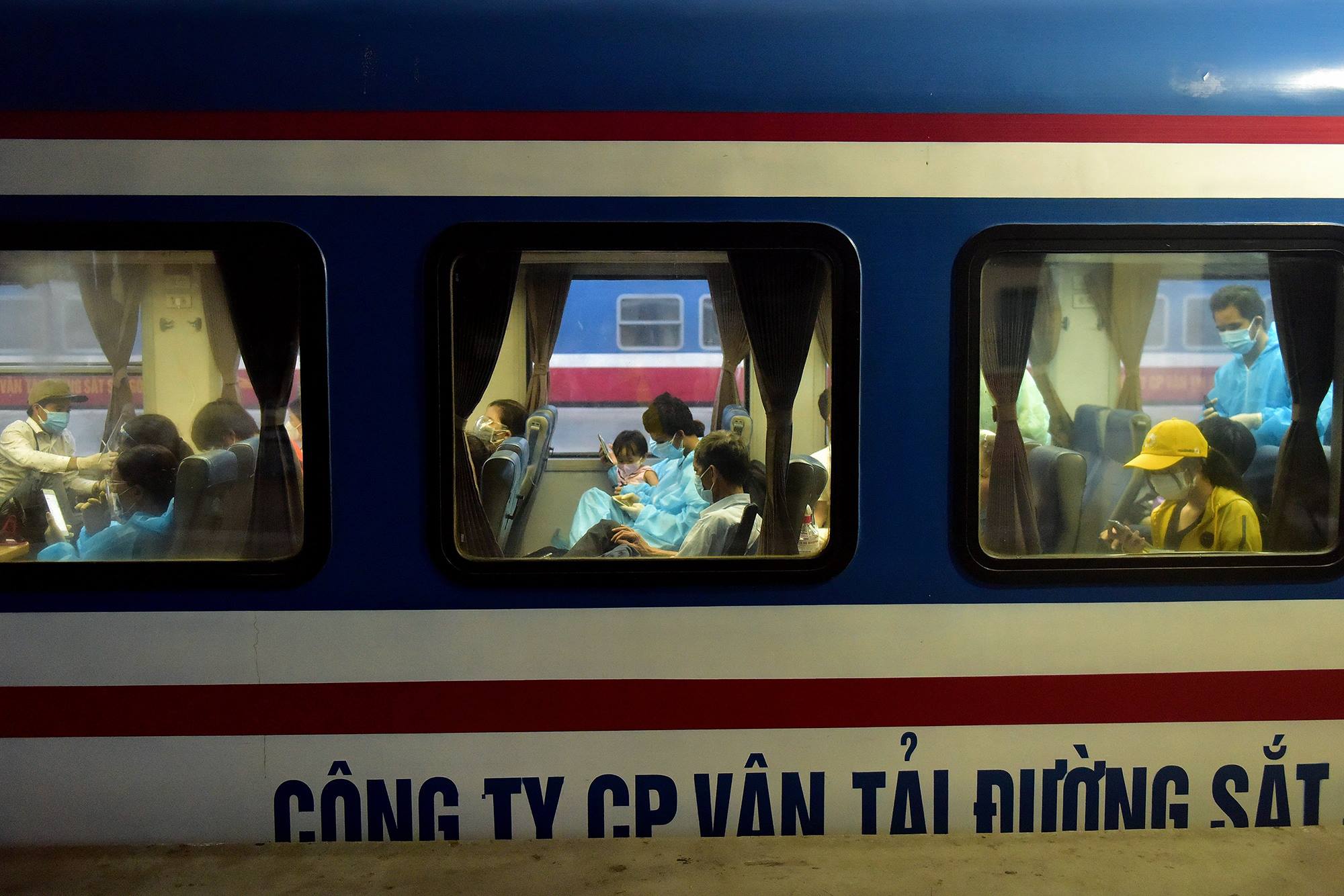 720 người Hà Tĩnh rời TP.HCM trên chuyến tàu đặc biệt - 17