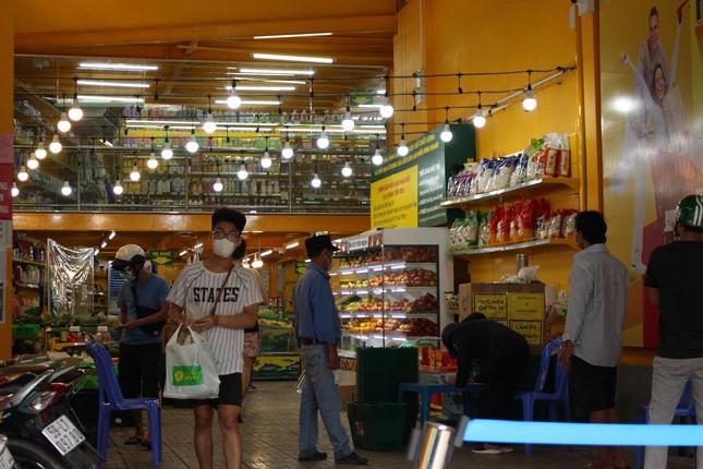 Những ai được phép ra đường trong thời gian TPHCM thực hiện Chỉ thị 16+? - 3