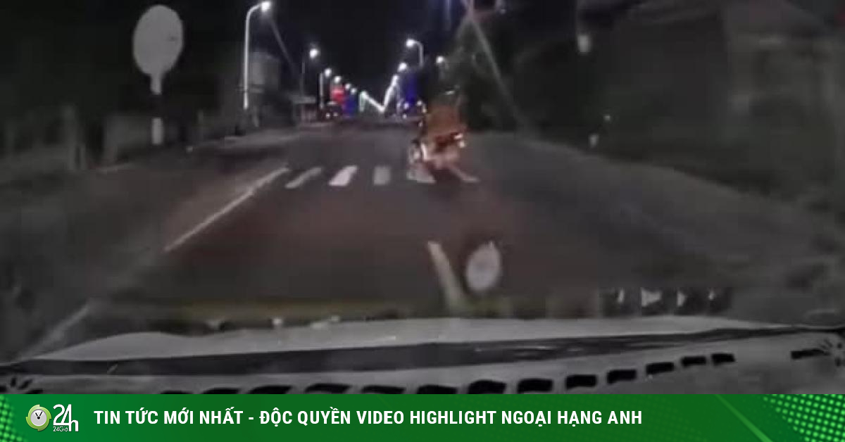 Clip: Bẻ lái như chớp tránh tông 2 người, tài xế vẫn nhận "mưa gạch đá" - Vimarsana News