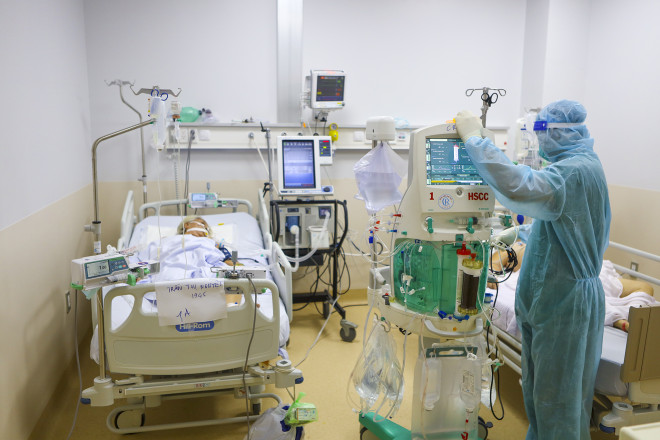 Hành trình giành lại sự sống ở "lằn ranh sinh tử" cho bệnh nhân COVID-19 - 2