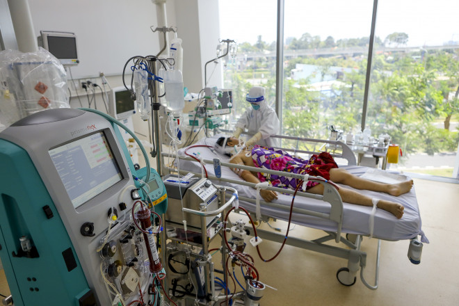 Hành trình giành lại sự sống ở "lằn ranh sinh tử" cho bệnh nhân COVID-19 - 5